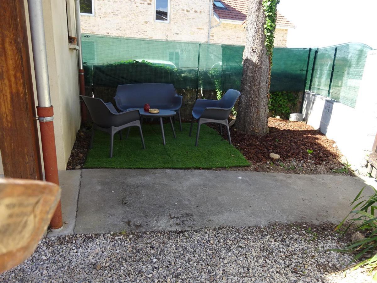 Gite Des Pleiades Villemoirieu Exterior foto
