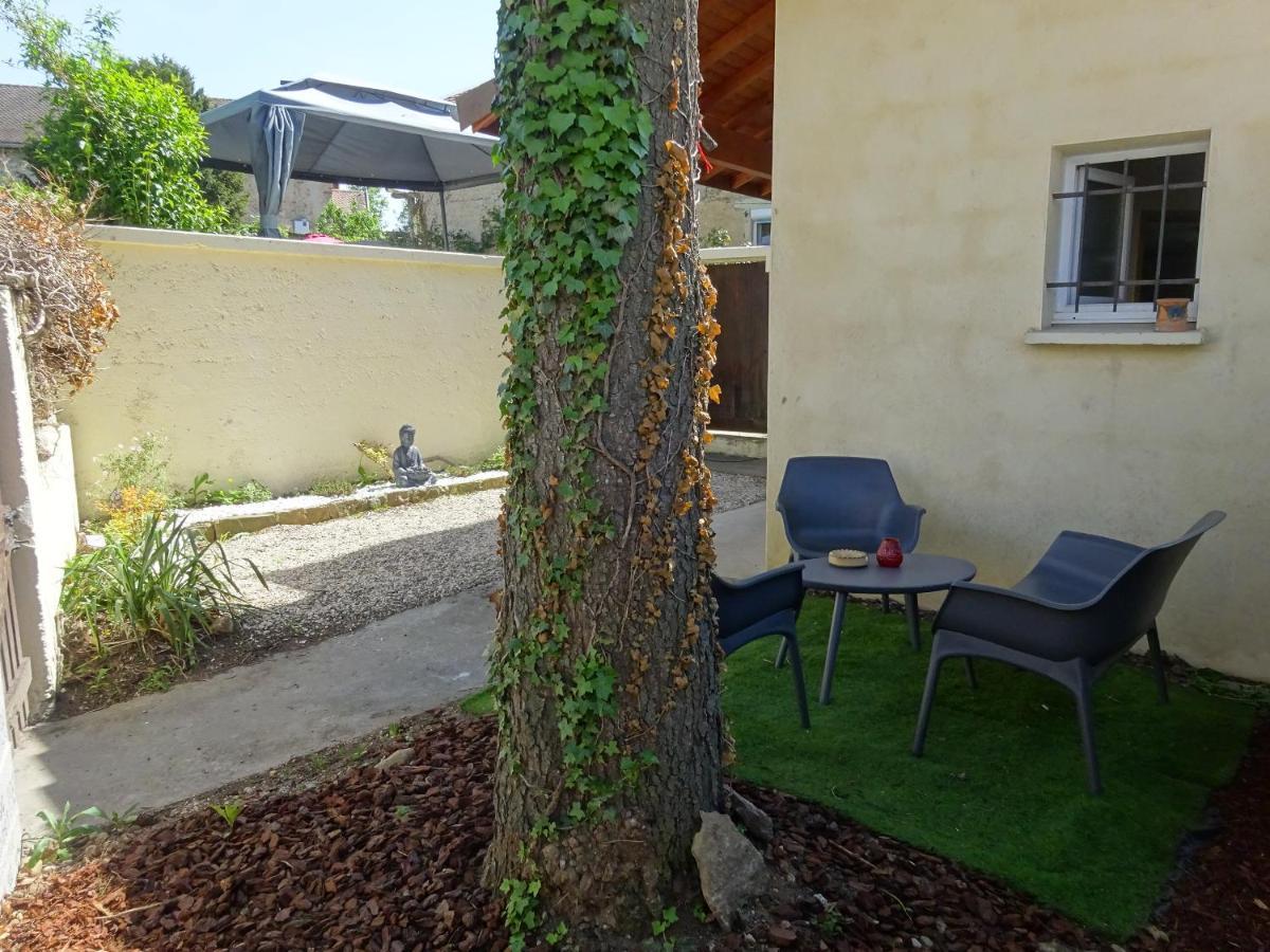 Gite Des Pleiades Villemoirieu Exterior foto